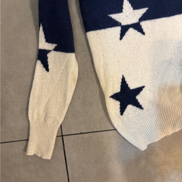 360 Cashmere navy and Cream Star Sweater preppy size small - Picture 4 of 7